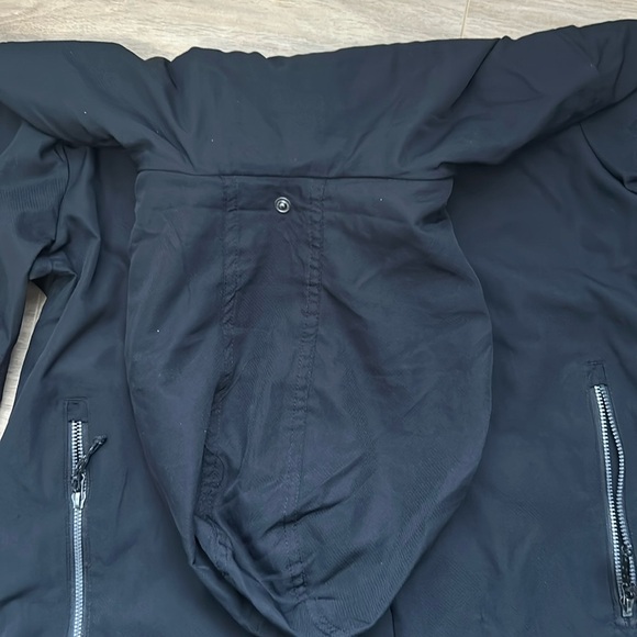 Avalanche Windbreaker - Picture 2 of 3